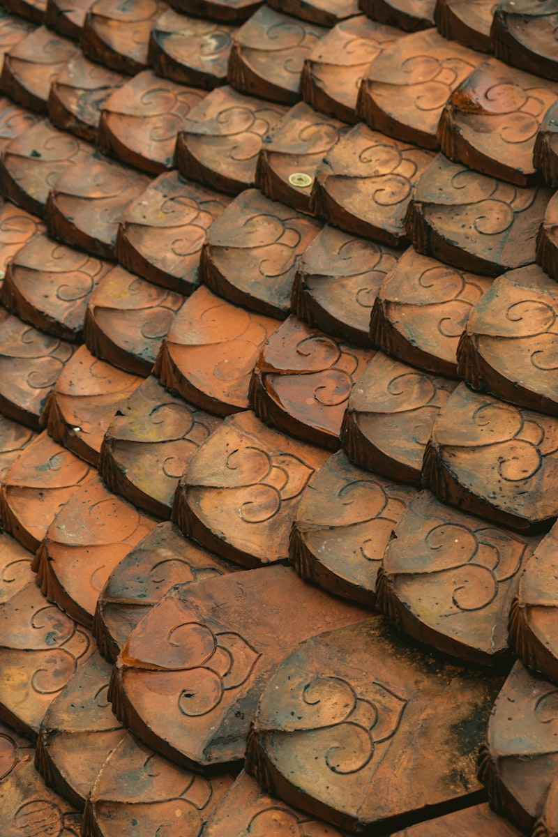 Artesano de barro artesanal en su taller